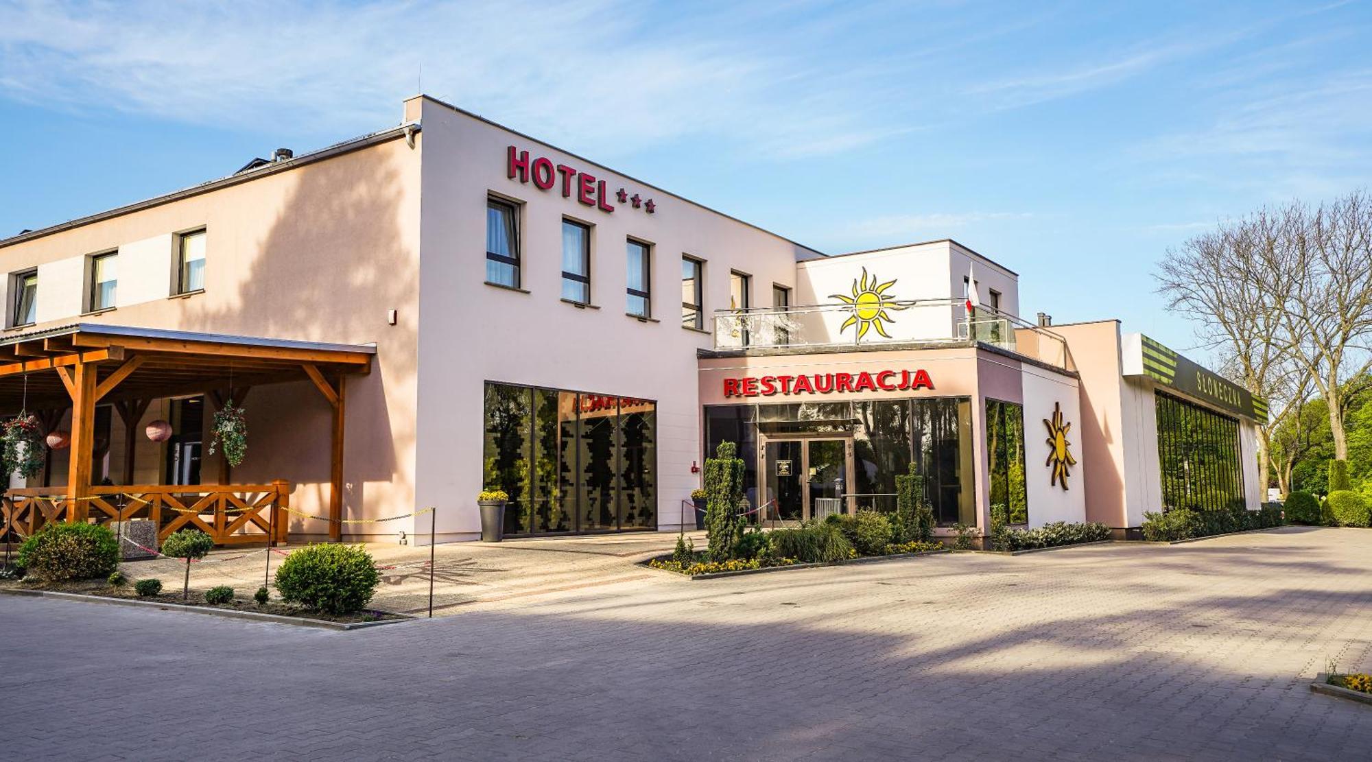 Hotel - Restauracja "Sloneczna" Яроцин Экстерьер фото
