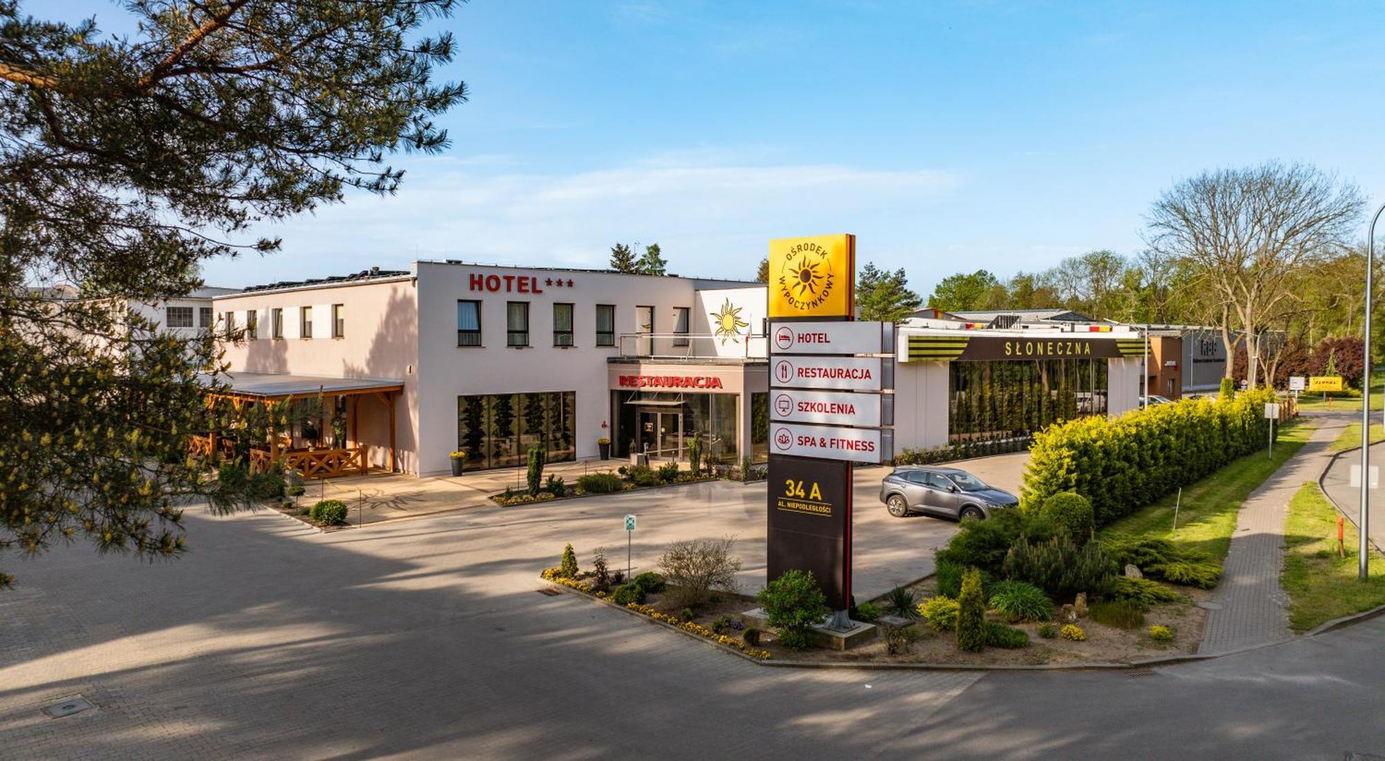 Hotel - Restauracja "Sloneczna" Яроцин Экстерьер фото