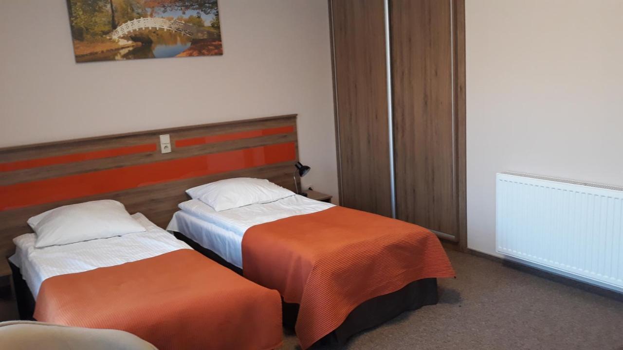 Hotel - Restauracja "Sloneczna" Яроцин Экстерьер фото
